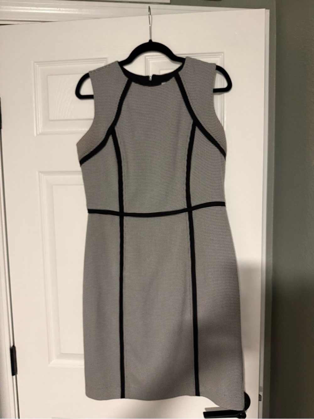Sandra Darren Gray Mini Sheath Dress with Black Piping